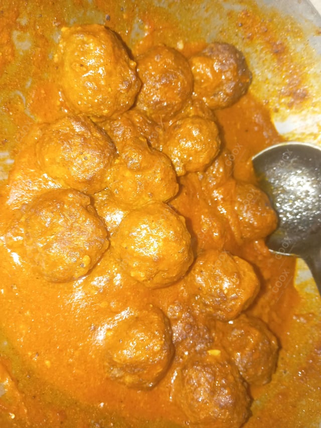 Tasty Spaghetti with Meatballs cooked by COOX chefs cooks during occasions parties events at home