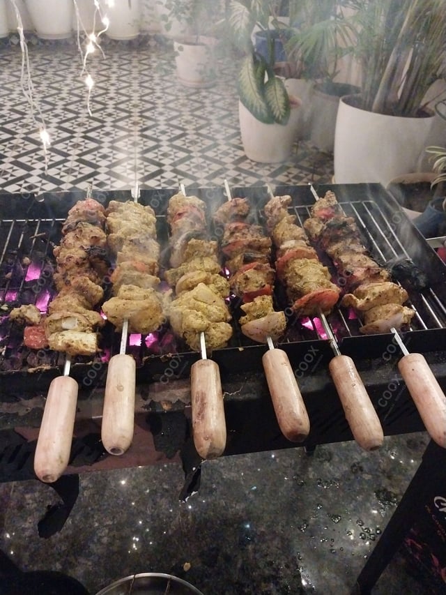 Tasty Chicken Tikka cooked by COOX chefs cooks during occasions parties events at home