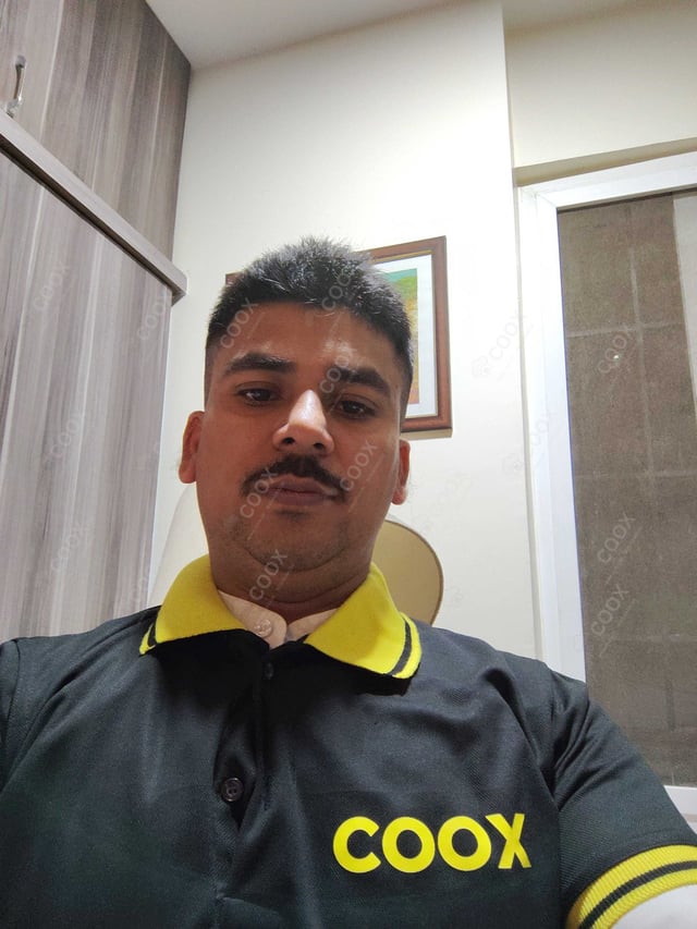 Chef from COOX at bookings. Professional cooks chefs at home