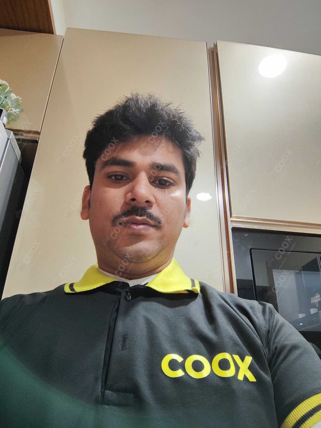 Chef from COOX at bookings. Professional cooks chefs at home