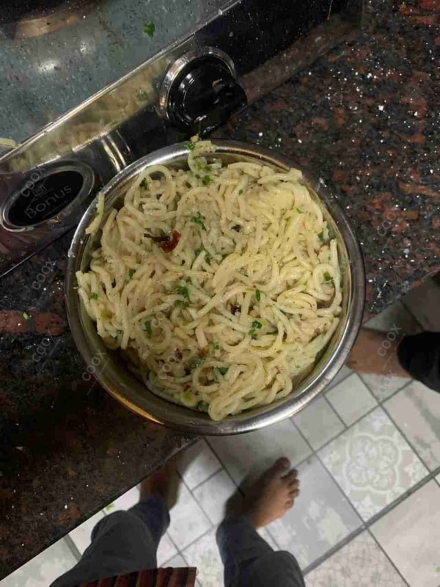 Tasty Spaghetti Aglio e Olio cooked by COOX chefs cooks during occasions parties events at home