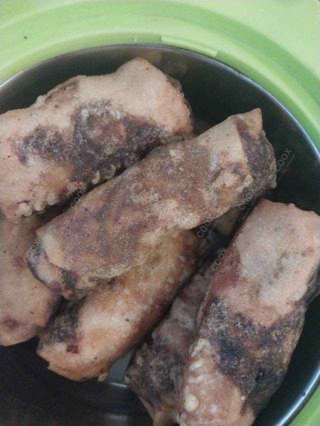 Tasty Chicken Spring Rolls cooked by COOX chefs cooks during occasions parties events at home