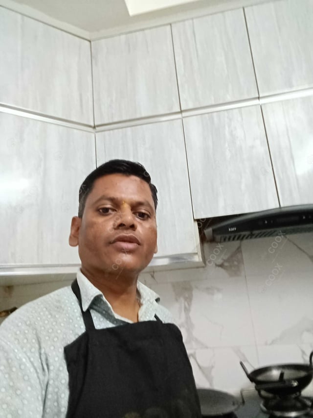 Chef from COOX at bookings. Professional cooks chefs at home