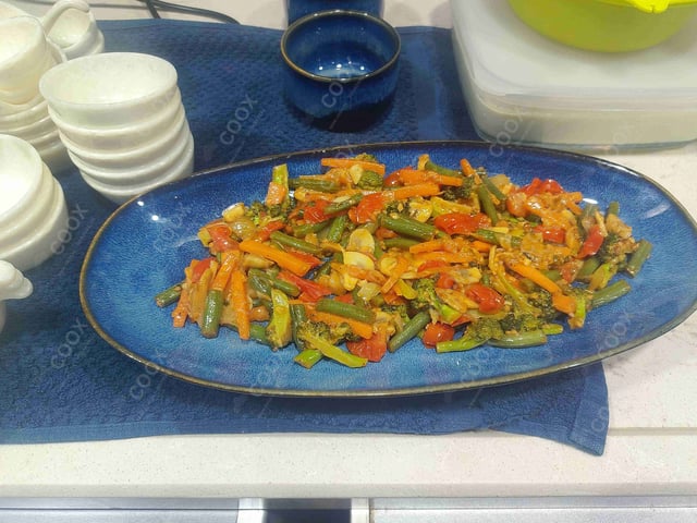 Tasty Vegetable Stir Fry cooked by COOX chefs cooks during occasions parties events at home
