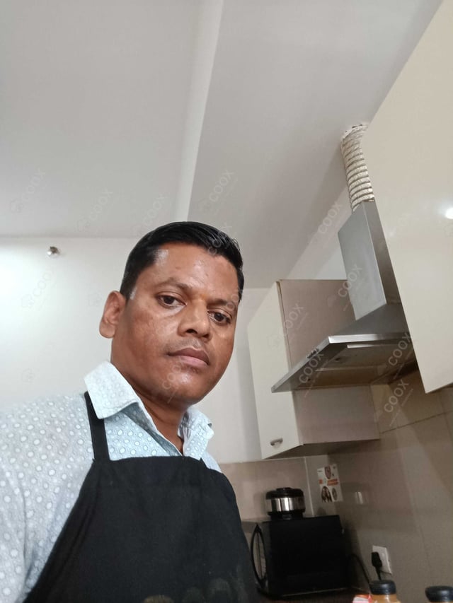 Chef from COOX at bookings. Professional cooks chefs at home