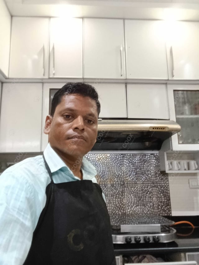 Chef from COOX at bookings. Professional cooks chefs at home