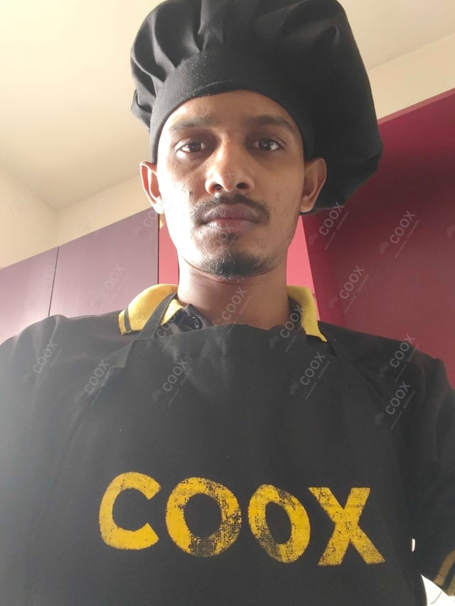 Chef from COOX at bookings. Professional cooks chefs at home
