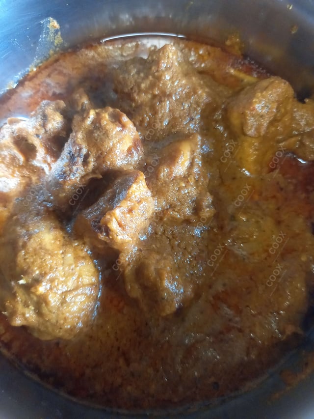 Tasty Chicken Korma cooked by COOX chefs cooks during occasions parties events at home