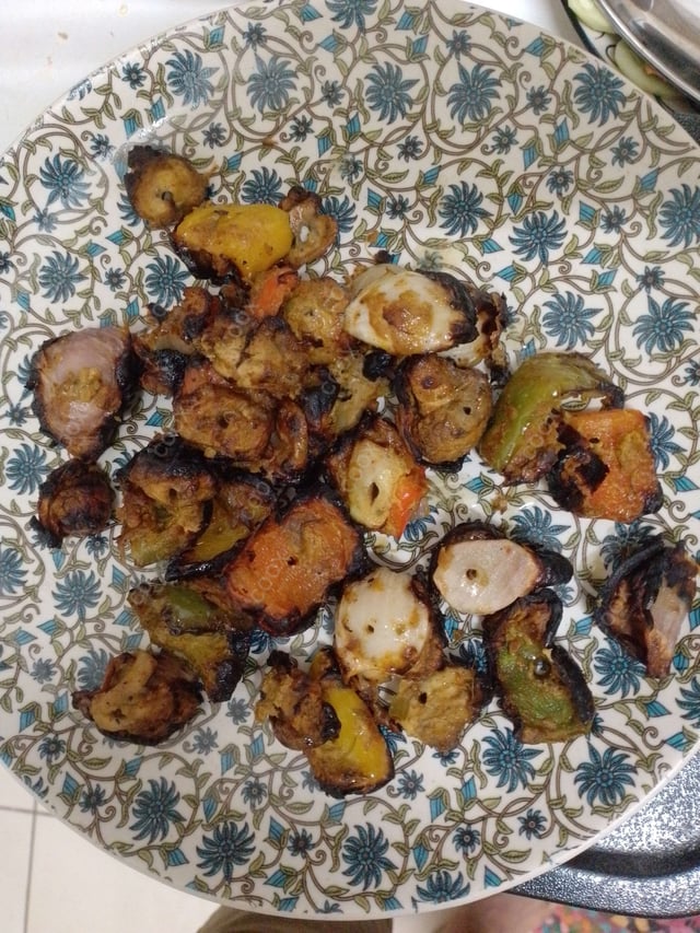 Tasty Chicken Tikka cooked by COOX chefs cooks during occasions parties events at home