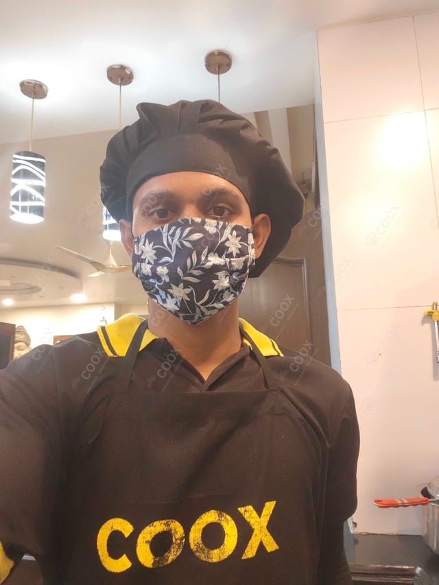 Chef from COOX at bookings. Professional cooks chefs at home