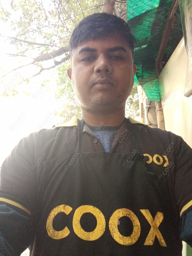 Chef from COOX at bookings. Professional cooks chefs at home