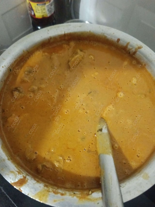 Tasty Chicken Korma cooked by COOX chefs cooks during occasions parties events at home