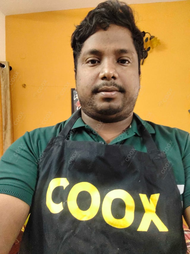 Chef from COOX at bookings. Professional cooks chefs at home