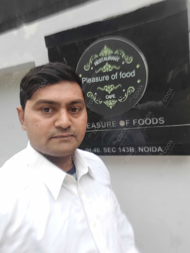 Chef from COOX at bookings. Professional cooks chefs at home