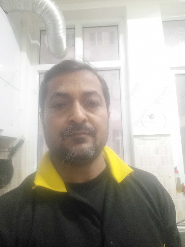 Chef from COOX at bookings. Professional cooks chefs at home