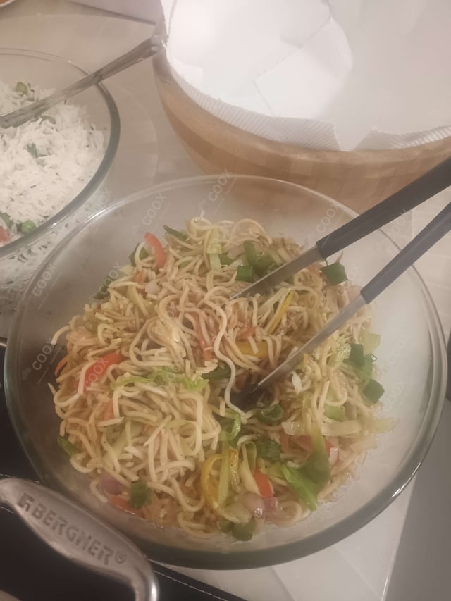 Delicious Veg Hakka Noodles prepared by COOX