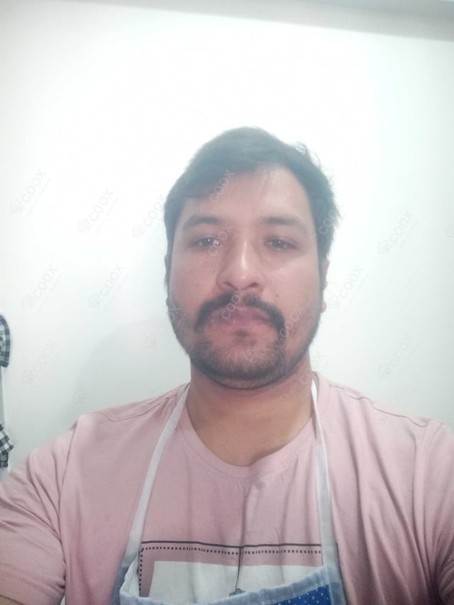 Chef from COOX at bookings. Professional cooks chefs at home