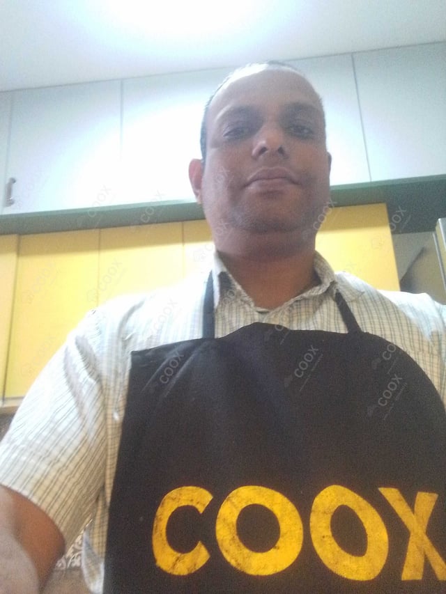 Chef from COOX at bookings. Professional cooks chefs at home