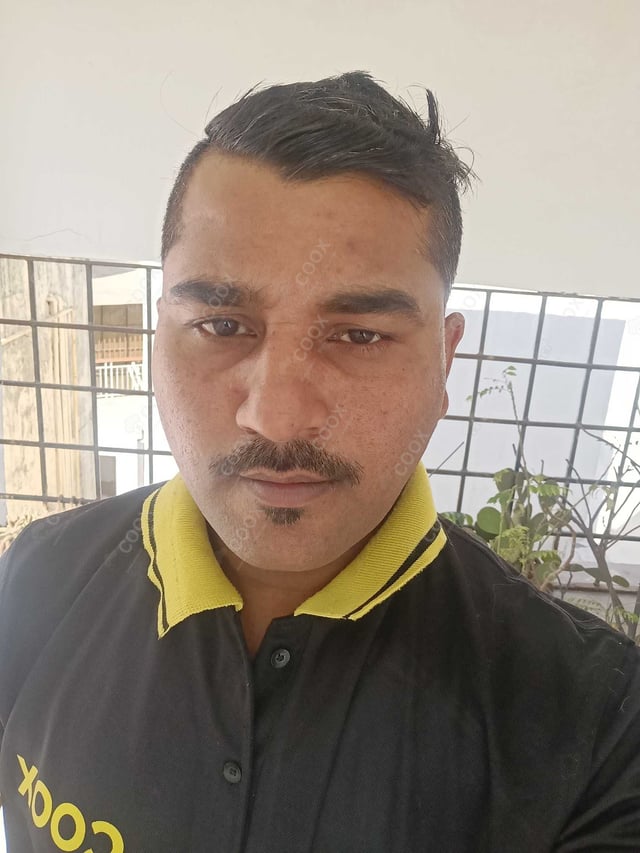 Chef from COOX at bookings. Professional cooks chefs at home