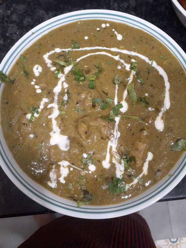 Tasty Saag Gosht cooked by COOX chefs cooks during occasions parties events at home