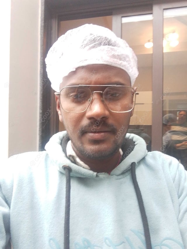 Chef from COOX at bookings. Professional cooks chefs at home