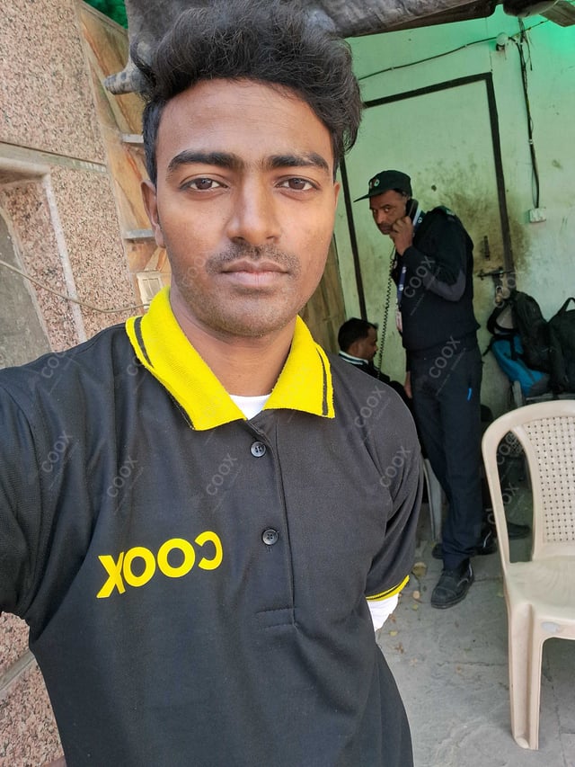 Chef from COOX at bookings. Professional cooks chefs at home