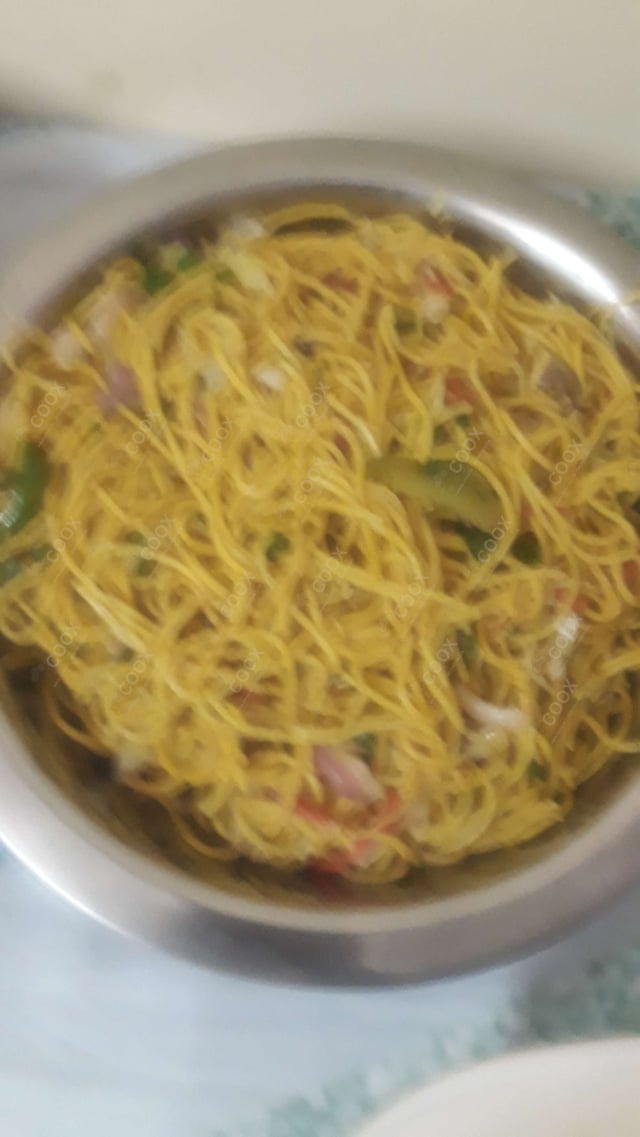 Delicious Veg Hakka Noodles prepared by COOX