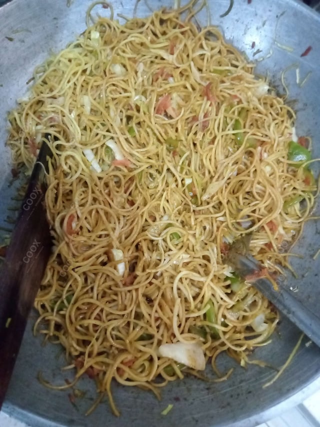 Delicious Veg Hakka Noodles prepared by COOX
