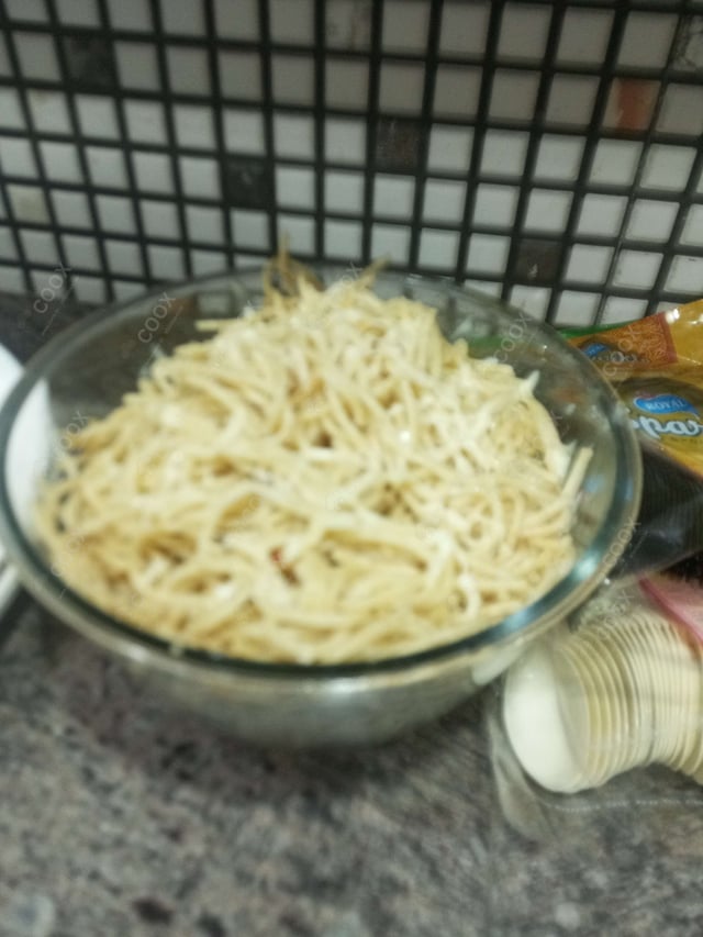Delicious Spaghetti Aglio e Olio prepared by COOX