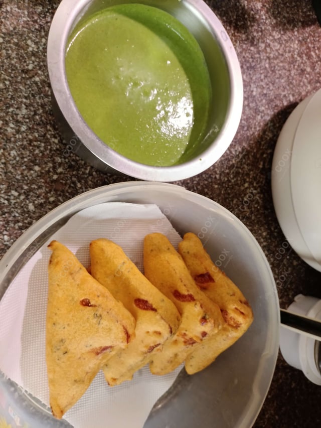 Tasty Bread Pakode cooked by COOX chefs cooks during occasions parties events at home