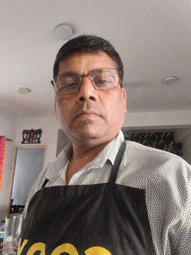 Chef from COOX at bookings. Professional cooks chefs at home