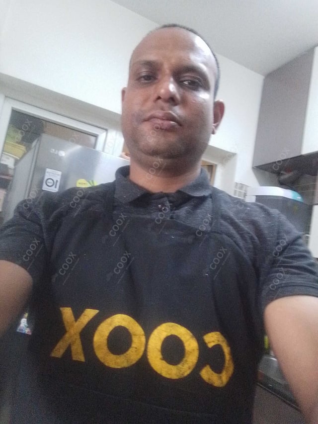 Chef from COOX at bookings. Professional cooks chefs at home