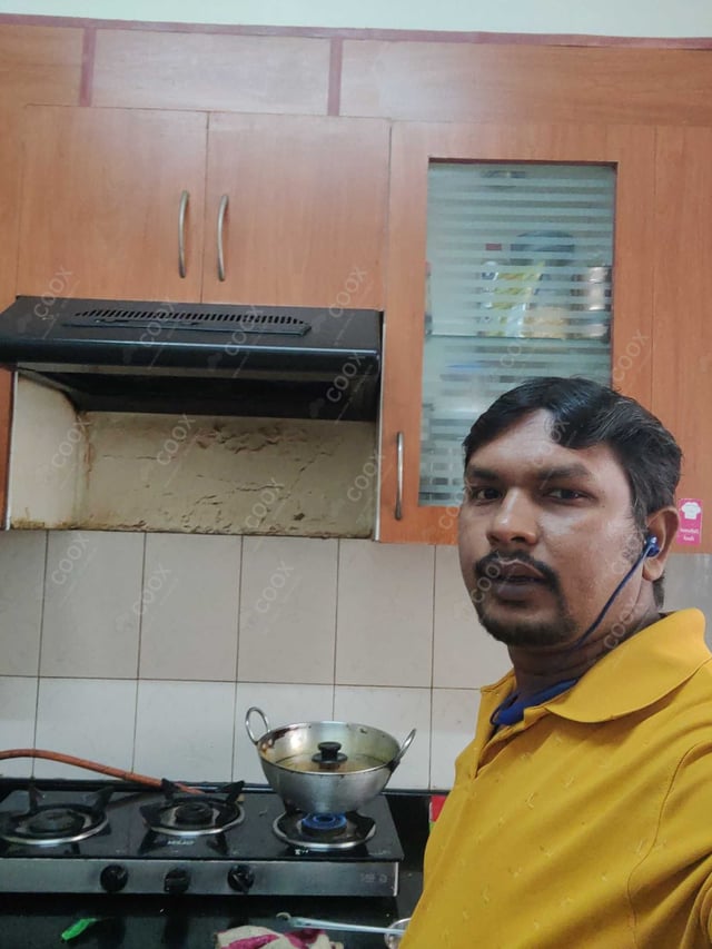 Chef from COOX at bookings. Professional cooks chefs at home