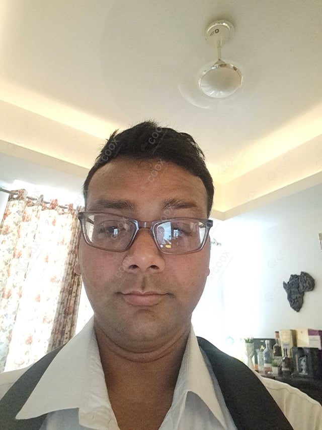 Chef from COOX at bookings. Professional cooks chefs at home