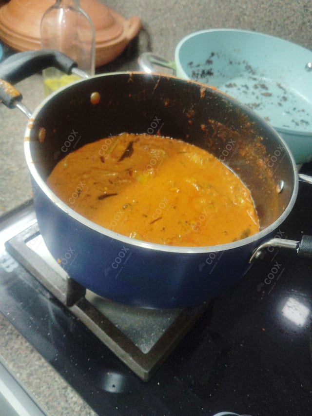 Tasty Saag Gosht cooked by COOX chefs cooks during occasions parties events at home