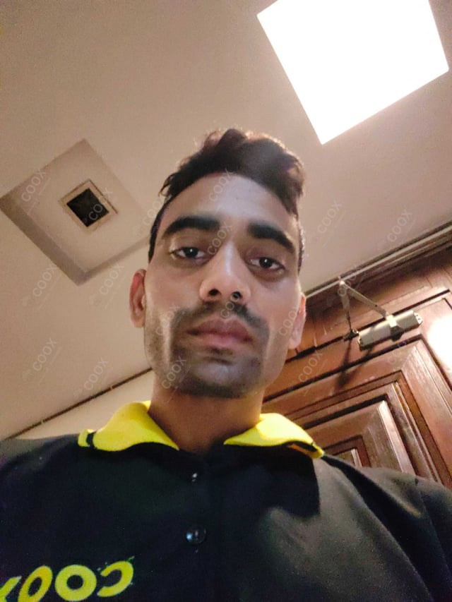 Chef from COOX at bookings. Professional cooks chefs at home