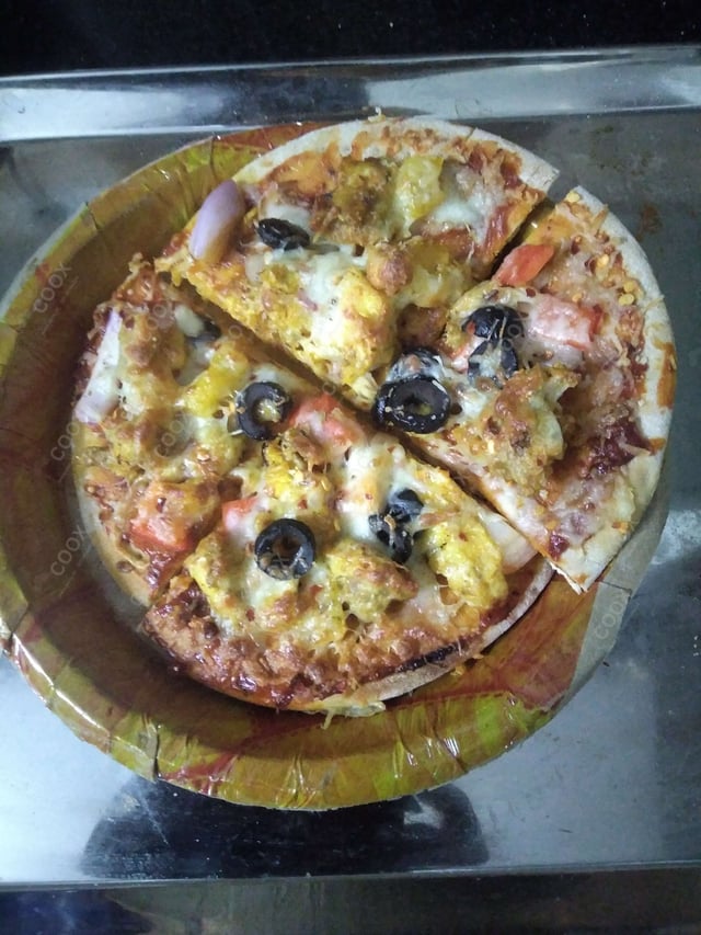 Tasty Chicken Pizza cooked by COOX chefs cooks during occasions parties events at home
