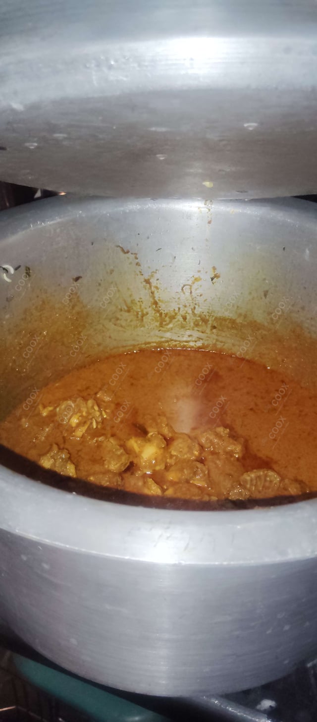 Tasty Chettinad Chicken cooked by COOX chefs cooks during occasions parties events at home