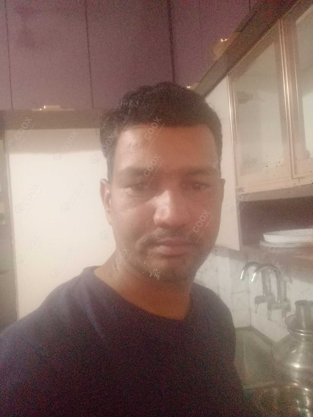 Chef from COOX at bookings. Professional cooks chefs at home