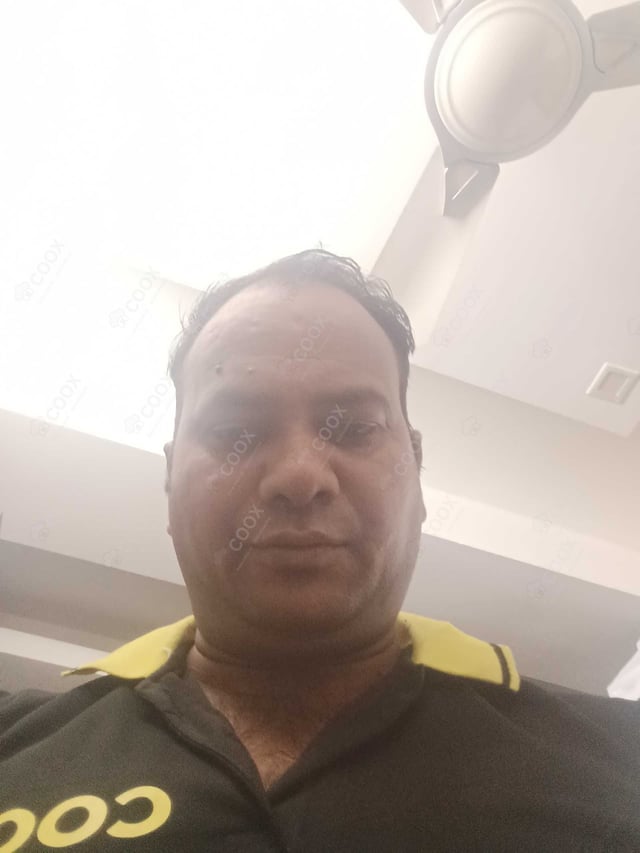 Chef from COOX at bookings. Professional cooks chefs at home