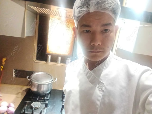 Chef from COOX at bookings. Professional cooks chefs at home