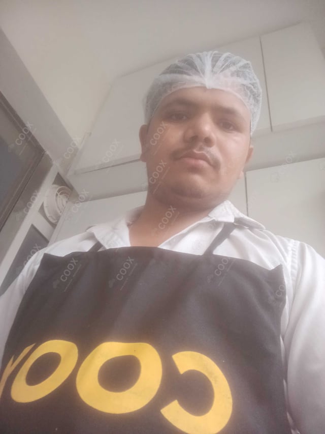 Chef from COOX at bookings. Professional cooks chefs at home