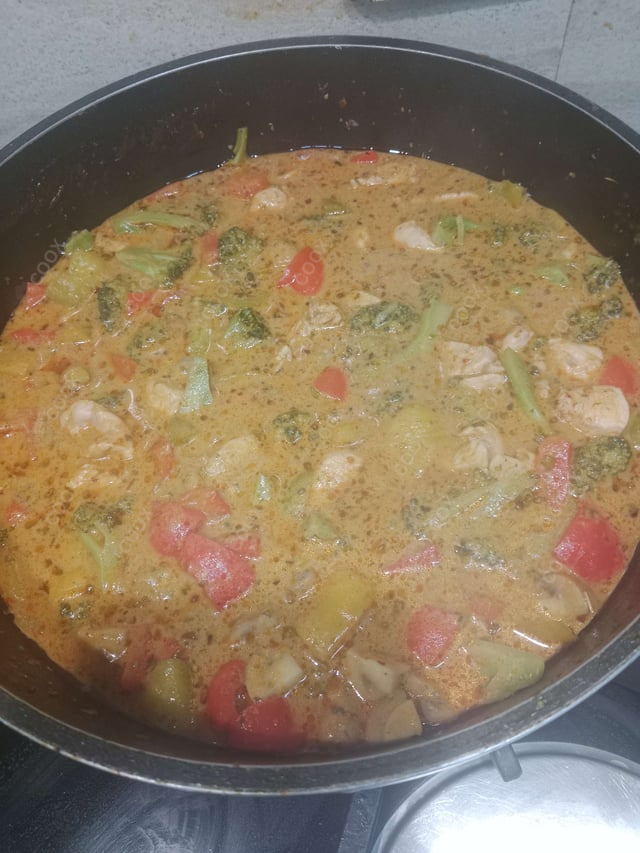 Delicious Red Thai Chicken Curry prepared by COOX
