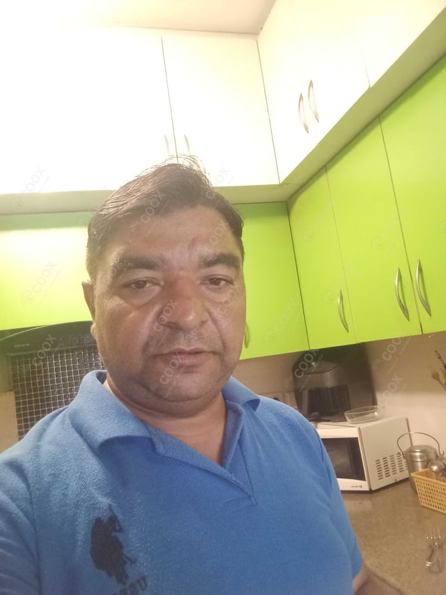 Chef from COOX at bookings. Professional cooks chefs at home