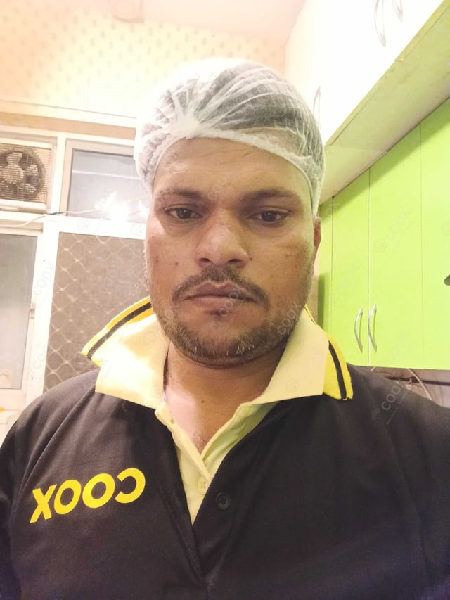 Chef from COOX at bookings. Professional cooks chefs at home
