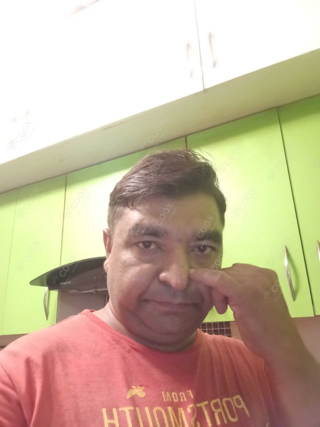Chef from COOX at bookings. Professional cooks chefs at home