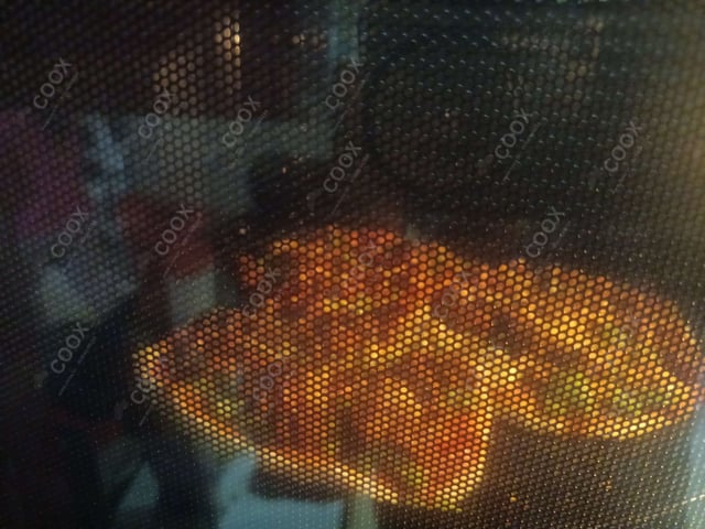 Delicious Chicken Pizza prepared by COOX