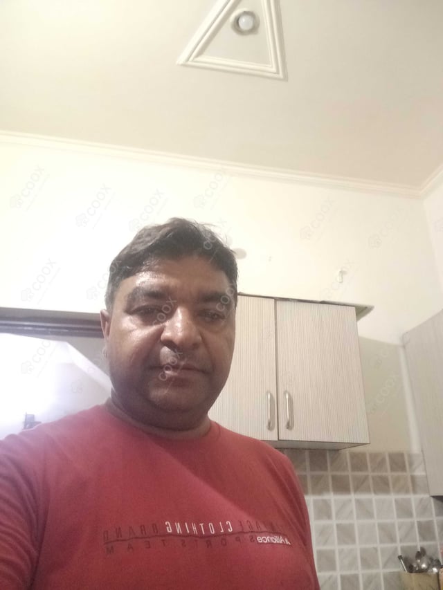Chef from COOX at bookings. Professional cooks chefs at home