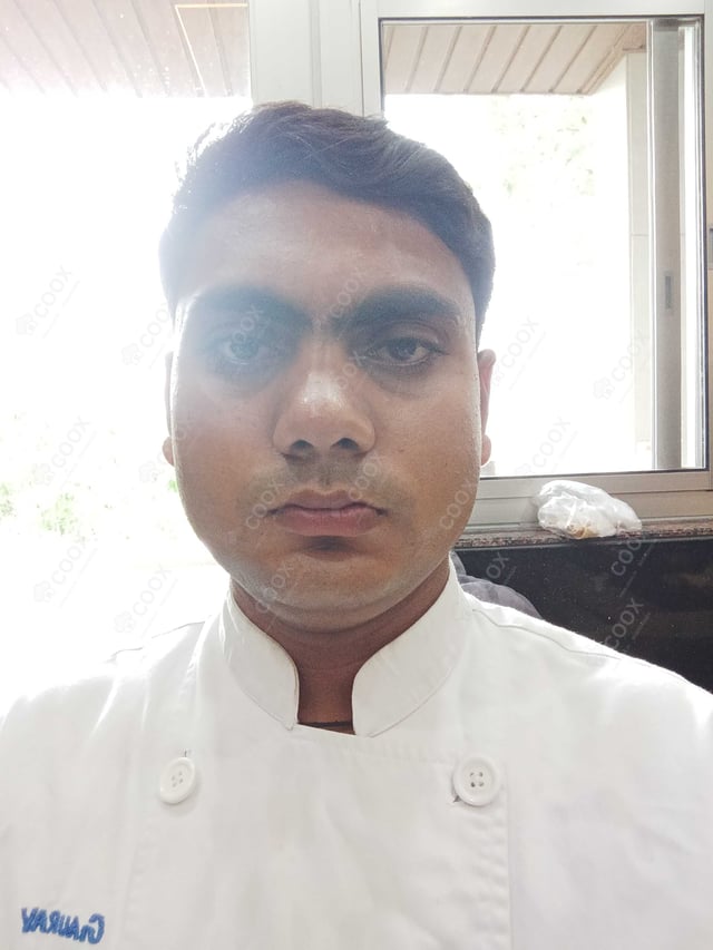 Chef from COOX at bookings. Professional cooks chefs at home