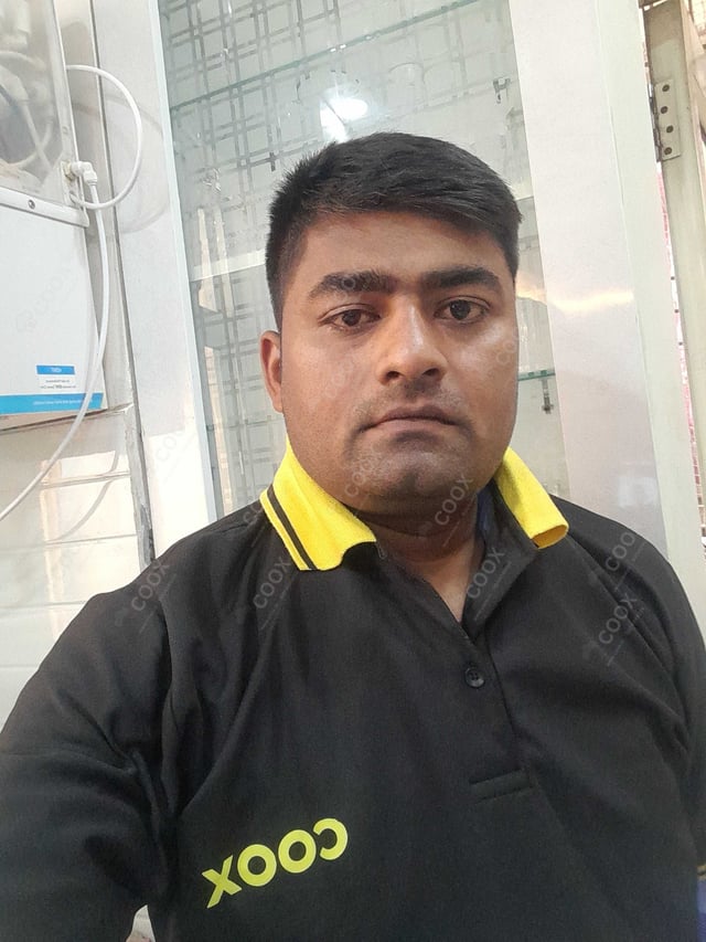 Chef from COOX at bookings. Professional cooks chefs at home